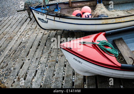 Abstract di barche da pesca su uno scalo a Sheringham Norfolk Foto Stock