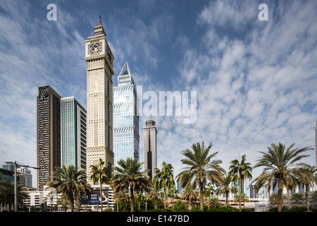 Emirati Arabi Uniti Dubai, Highrise edifici vicino Sheikh Zayed Road in finanziaria del centro città Foto Stock