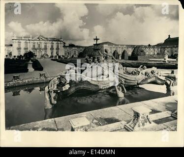 Apr. 18, 2012 - Lisbona si prepara per la visita reale. La massa della Regina Palace.: Vista nei giardini del Palazzo di Queluz. Lisbona - dove la Regina e il Duca di Edimburgo dovrà rimanere - durante la visita di Stato in Portogallo. Foto Stock