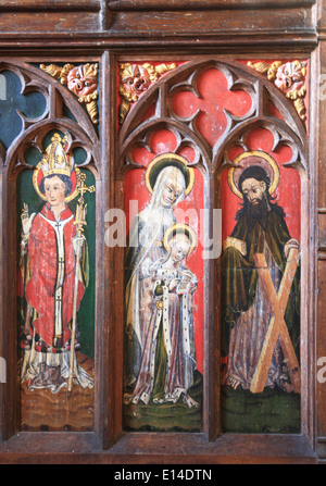 Dettaglio del pannello della schermata di rood nella chiesa di St Mary a Somerleyton, Suffolk, Inghilterra, Regno Unito. Foto Stock