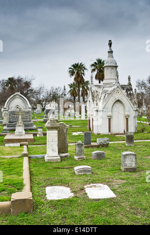 Le tombe e le tombe alla storica Vecchia città cimitero a Broadway in Galveston, Texas, Stati Uniti d'America Foto Stock