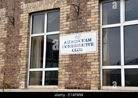 Altrincham, Trafford, UK 22 maggio 2014 il Partito Conservatore mantiene la sua sede tre vantaggio di mantenere il controllo in Trafford. Locale/elezioni europee Greater Manchester, UK Credit: Giovanni friggitrice/Alamy Live News Foto Stock