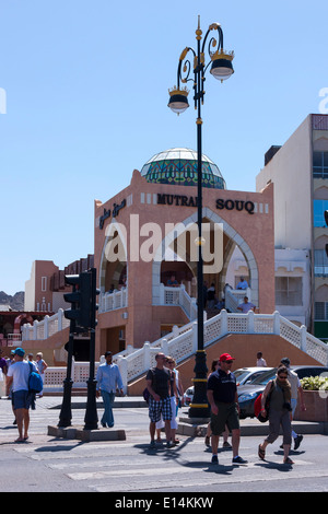 Sul lungomare e la Corniche, Mutrah souq ingresso Foto Stock