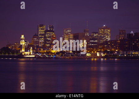 Montreal skyline della città illuminata di notte, Quebec, Canada Foto Stock