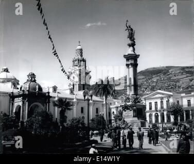 Apr. 18, 2012 - ECUADOR QUITO - Piazza Indipendenza situato nella parte centrale di Quito. Notevole è il monumento della libertà. Si tratta di un un vecchio quadrato della città di Quito. Foto Stock