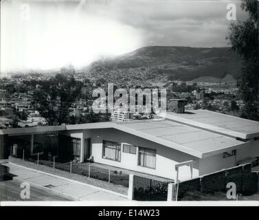 Apr. 18, 2012 - Ecuador Quito: una casa moderna da una nuova sezione di Quito. Al contrario di una parte coloniale, qui le residenze sono molto ampie e confortevoli come la foto ci mostrano. Foto Stock