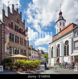 Chiesa protestante e 'Casa Gotica' dal 1540, Markt square, Xanten, Basso Reno, Nord Reno-Westfalia, Germania Foto Stock