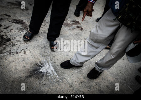 Bangkok, Tailandia. 22 apr 2014. Un bloodstain dove 3 persone sono state uccise e una bomba a mano esplosa in Bangkok. Thailandia del capo militare ha annunciato in un discorso teletrasmesso alla nazione il Maggio 22 che le forze armate sono state cogliendo potenza dopo mesi di mortale tumulto politico. Il comandante in capo, che ha invocato la legge marziale il Martedì, detto il colpo di stato è stato necessario per evitare un aggravarsi del conflitto. © George Nickels/NurPhoto/ZUMAPRESS.com/Alamy Live News Foto Stock