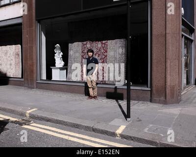 Londra, Regno Unito. Xvi Apr, 2014. London street scene © Giannis Papanikos/NurPhoto/ZUMAPRESS.com/Alamy Live News Foto Stock