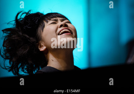 Hiromi Uehara suonare il pianoforte in concerto jazz Foto Stock