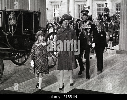 Il Duca e la Duchessa di Kent con la figlia Lady Helen Taylor al Matrimonio della principessa Anne 1973 Foto Stock
