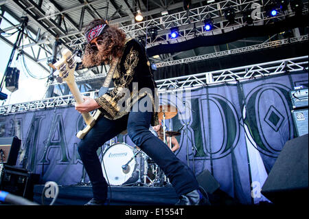 Toronto, Ontario, Canada. 18 Maggio, 2014. Wolfmother sul palco di rock sulla gamma festival in Columbus, Ohio. I membri della band: ANDREW STOCKDALE, IAN PERES, VIN STEELE © Igor Vidyashev/ZUMAPRESS.com/Alamy Live News Foto Stock