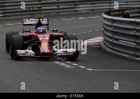 Monte Carlo, Monaco. 22 Maggio, 2014. FERNANDO ALONSO della Spagna e la Scuderia Ferrari rigidi durante la seconda sessione di prove libere del Gran Premio di Monaco di Formula 1 2014 a Monte Carlo, Monaco. Credito: James Gasperotti/ZUMA filo/ZUMAPRESS.com/Alamy Live News Foto Stock