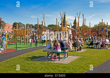 Area giochi per bambini Kings Gardens lago marino Southport, Merseyside Foto Stock