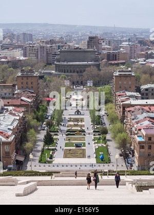 Centro di Yerevan, Armenia, visto fro le cascate. Foto Stock