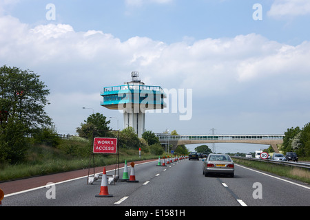 Roadworks corsia chiusa e pennine torre di lancaster forton servizi autostrada M6, LANCASHIRE REGNO UNITO Foto Stock