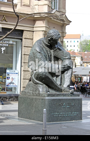 Nikola Tesla scultura a Zagabria in Croazia. Il monumento è stato progettato dallo scultore Ivan Mestrovic. Foto Stock