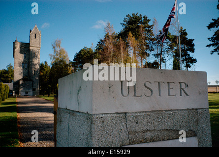 AJAXNETPHOTO. Francia - SOMME - PICARDIE - ULSTER TORRE VICINO AL ANCRE salienti, memoriale ai soldati del 36TH ULSTER DIVISION. Foto:JONATHAN EASTLAND/AJAX REF:RD52110/813 Foto Stock