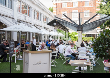 Bluebird Cafe, Bar e ristorante, Kings Road; Chelsea; Londra; Inghilterra; Regno Unito Foto Stock