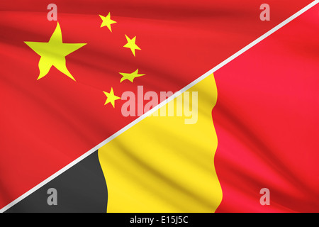 Le bandiere della Cina e del Regno del Belgio al vento. Parte di una serie. Foto Stock