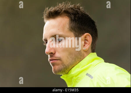 Zurigo, Svizzera. 23 Maggio, 2014. Renaud Lavillenie (FRA), pole vaulting campione olimpionico durante la sua visita al Letzigrund di Zurigo, Svizzera. Credito: Erik Tham/Alamy Live News Foto Stock