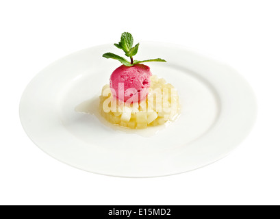 - Dessert Pera Charlotte con gelato ,isolato Foto Stock