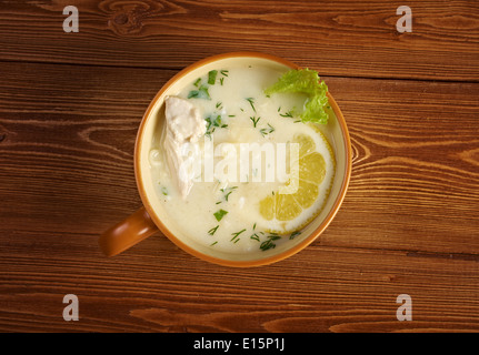 Avgolemono o uovo e limone Mediterraneo - salse e zuppe fatte con uovo e limone Foto Stock