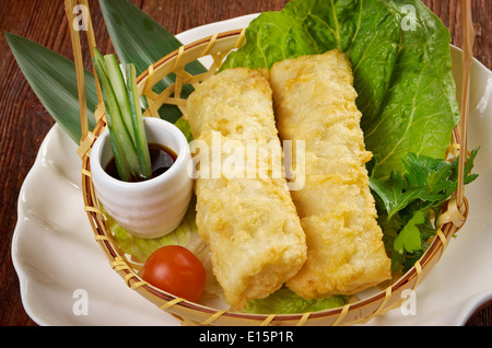 Stile cinese .Banh trang - tipicamente usato in vietnamita nem piatti. Foto Stock