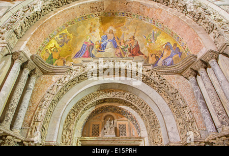Venezia - mosaico esterno da st. Contrassegnare cattedrale sopra il portale principale. Gesù il Re Foto Stock