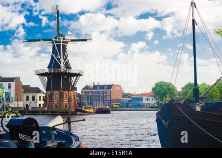 Il mulino a vento di Haarlem, hollandish città. Molen de Adrian museum Foto Stock