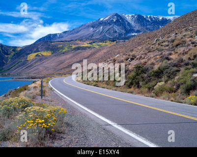 Strada in giugno laghi Loupe. Sierra Nevada, in California Foto Stock