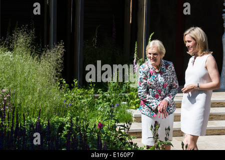 Maria Berry e Sophie Raworth della RHS Chelsea Flower Show Foto Stock