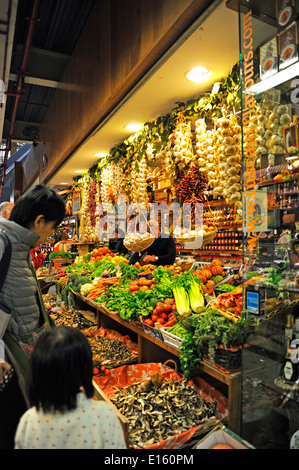 Conti Stefano, interno del Mercato Centrale di San Lorenzo di Firenze, Toscana, Italia, Europa Foto Stock