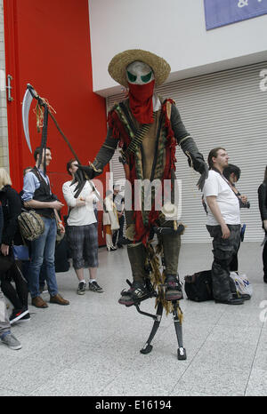 Londra, Regno Unito. 23 Maggio, 2014. I visitatori in costume al fumetto di MCM con la cultura pop convenzione di Londra. 23.05.2014 Credito: Theodore Liasi/ZUMA Press, Inc./Alamy Live News Foto Stock