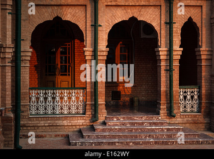 Uno dei corridoi della storica Islamia College a Peshawar. Foto Stock