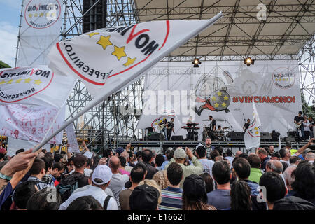 Roma, Italia. 23 Maggio, 2014. Messa finale-riunione del Movimento 5 Stelle in Piazza San Giovanni a Roma. Credito: Davvero Facile Star/Alamy Live News Foto Stock