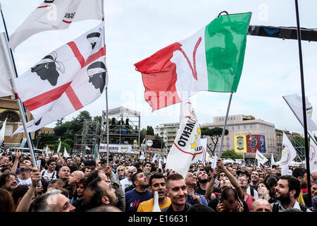 Roma, Italia. 23 Maggio, 2014. Messa finale-riunione del Movimento 5 Stelle in Piazza San Giovanni a Roma. Credito: Davvero Facile Star/Alamy Live News Foto Stock