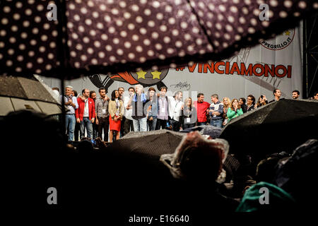 Roma, Italia. 23 Maggio, 2014. Messa finale-riunione del Movimento 5 Stelle in Piazza San Giovanni a Roma. Credito: Davvero Facile Star/Alamy Live News Foto Stock