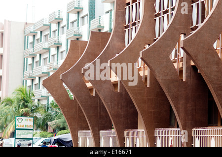 Architettura moderna in Avenue Kwame Nkruma, Ouagadougou, Burkina Faso Foto Stock