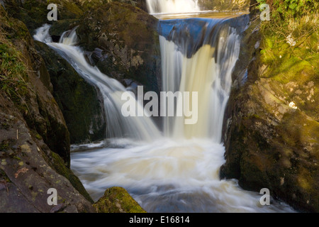 Pecca Twin Falls cascata, Ingleton, North Yorkshire Foto Stock