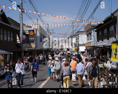 Arita Fiera di porcellana, tenutasi nel corso della settimana d'oro in Arita, Prefettura di Saga del Giappone. Foto Stock