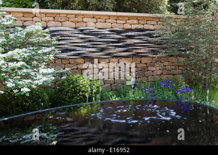 I popoli scelta vincitore nella sezione artigiani: RHS Chelsea flower show 2014 - Tour de Yorkshire Garden - Progettista di Alistair W Baldwin Foto Stock