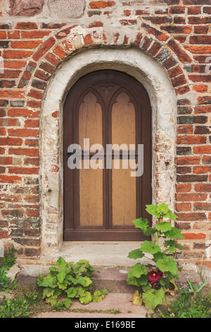 Ingresso laterale della chiesa di Santa Caterina in Middelhagen, Ruegen Isola, Meclemburgo-Pomerania Occidentale, Germania, Europa Foto Stock