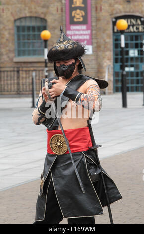 Londra, Regno Unito. 23 Maggio, 2014. I visitatori in costume al fumetto di MCM con la cultura pop convenzione di Londra. 23.05.2014 Credito: theodore liasi/Alamy Live News Foto Stock