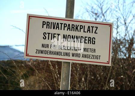 Parcheggio privato luogo informazioni sul traffico nella città di Salisburgo Austria Europa UE 2013 Foto Stock