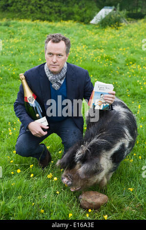 Bollinger everyman wodehouse prize presentato a Edward st aubyn per il suo libro 'perduto per parole' a hay festival della letteratura e delle arti 2014 ©jeff morgan Foto Stock