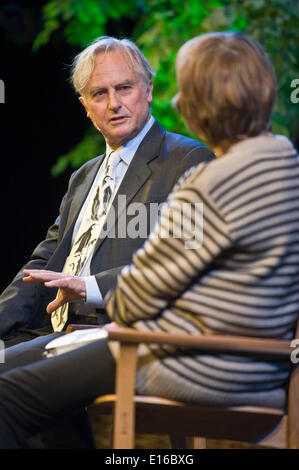 Genetista Richard Dawkins parla di " realizzazione di uno scienziato in scena a Hay Festival 2014 ©Jeff Morgan Foto Stock