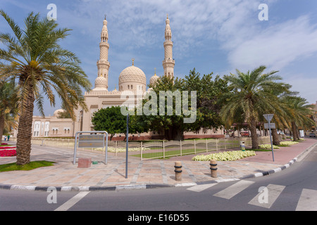 La Moschea di Jumeirah, un magnifico esempio di moderna architettura islamica, Dubai, Emirati Arabi Uniti Foto Stock