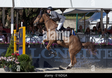 Henrik Von Eckermann per la Svezia sul cavallo Gotha in Piazza di Siena 2013 , Roma, Italia. 5/26/13 Foto Stock