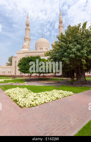 La Moschea di Jumeirah, un magnifico esempio di moderna architettura islamica, Dubai, Emirati Arabi Uniti Foto Stock